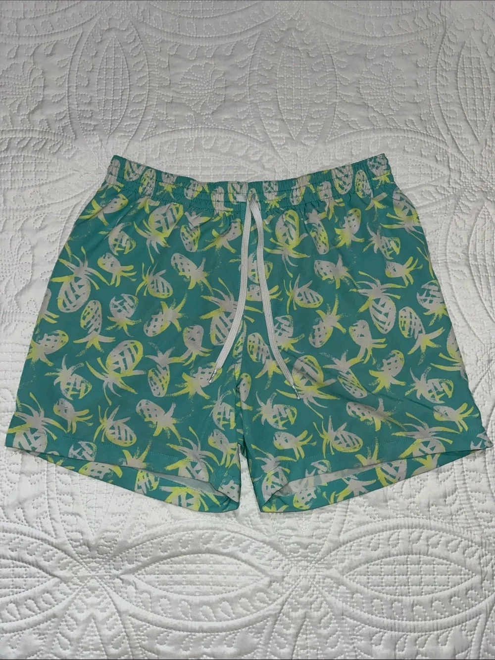 CHUBBIES Swim Trunks • bright teal w/ neon yellow & white Pineapple print SZ: L